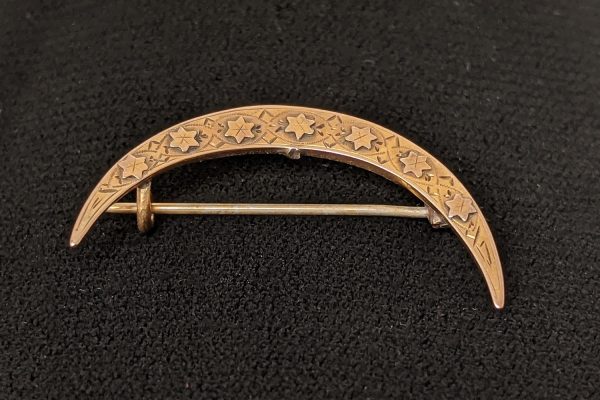Victorian gold crescent brooch